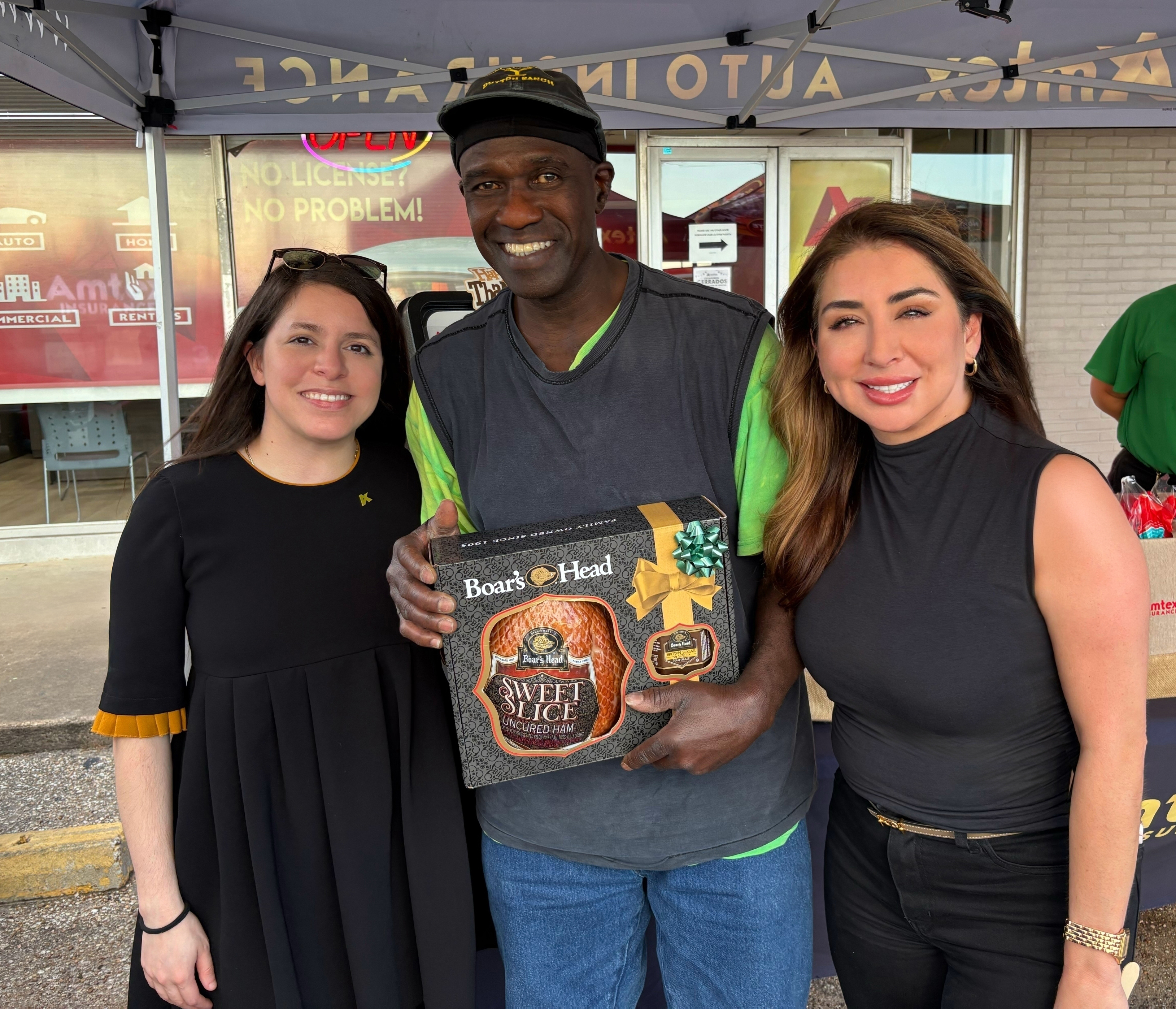 Foto del equipo de Amtex en un evento de apoyo comunitario